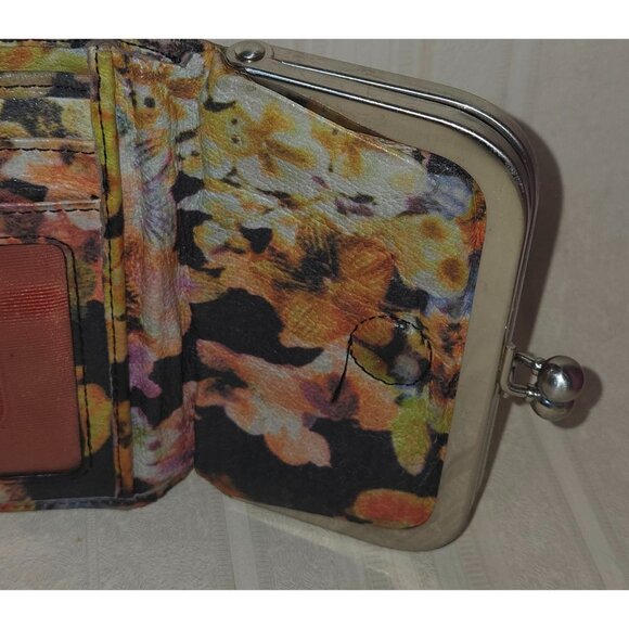 HOBO Tri Fold Compact Floral Leather Kiss Lock & Magnetic Snap - Picture 7 of 10
